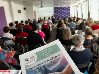 Image de l'évènement : table ronde du 19 mars 2024 sur le thème : « L’accompagnement de la fin de vie : quel rôle pour les familles ? »