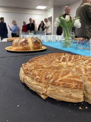 Un moment convivial partagé autour de la traditionnelle galette